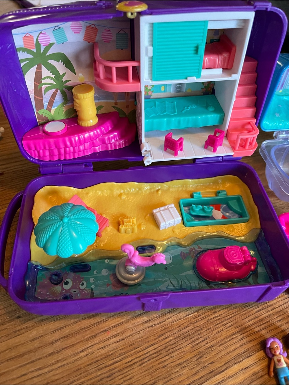 Polly Pocket Hidden Places Beach Vibes Backpack, 7 micro dolls and car lot - Picture 2 of 6